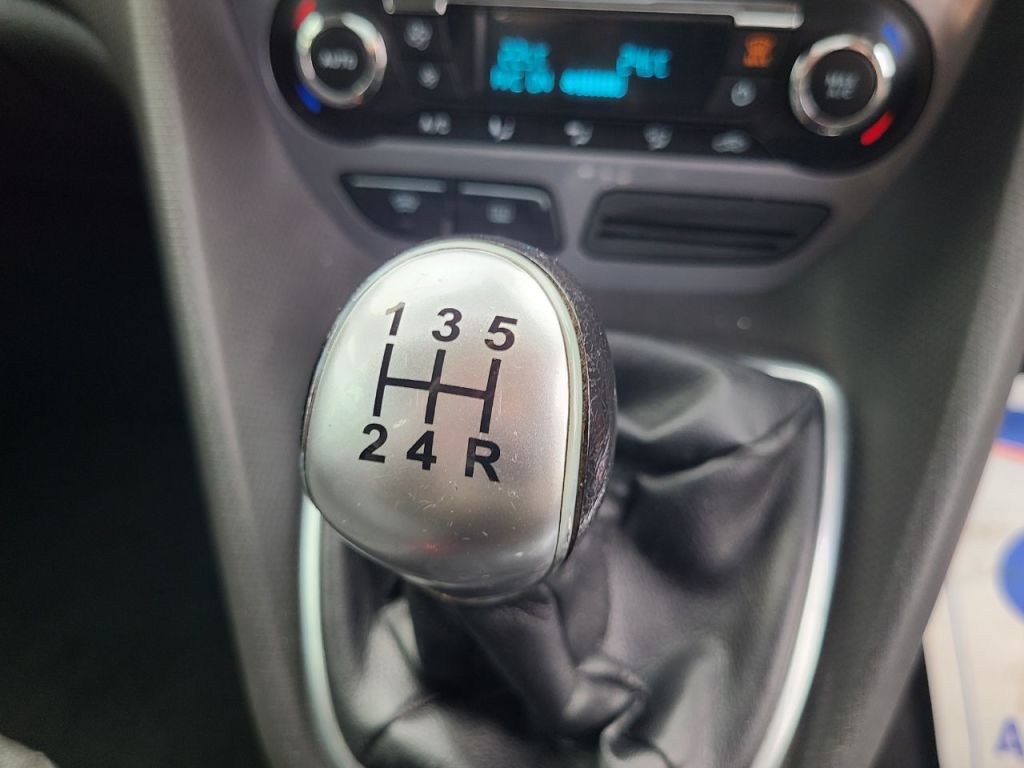 Used Ford Tourneo Connect 2015 for sale - 76469401: Photo 19