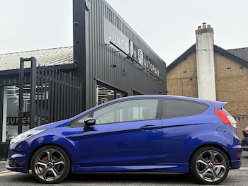 Used Ford Fiesta 2017 for sale - 79047030: Photo
