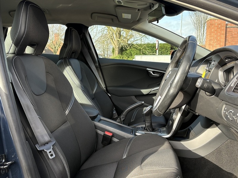 Used Volvo V40 2014 for sale - 77384813: Photo 15