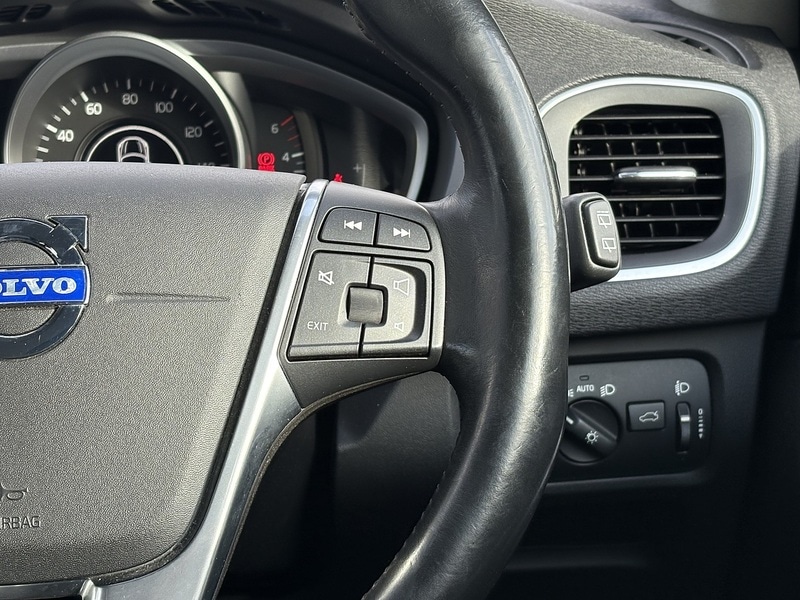 Used Volvo V40 2014 for sale - 77384813: Photo 23