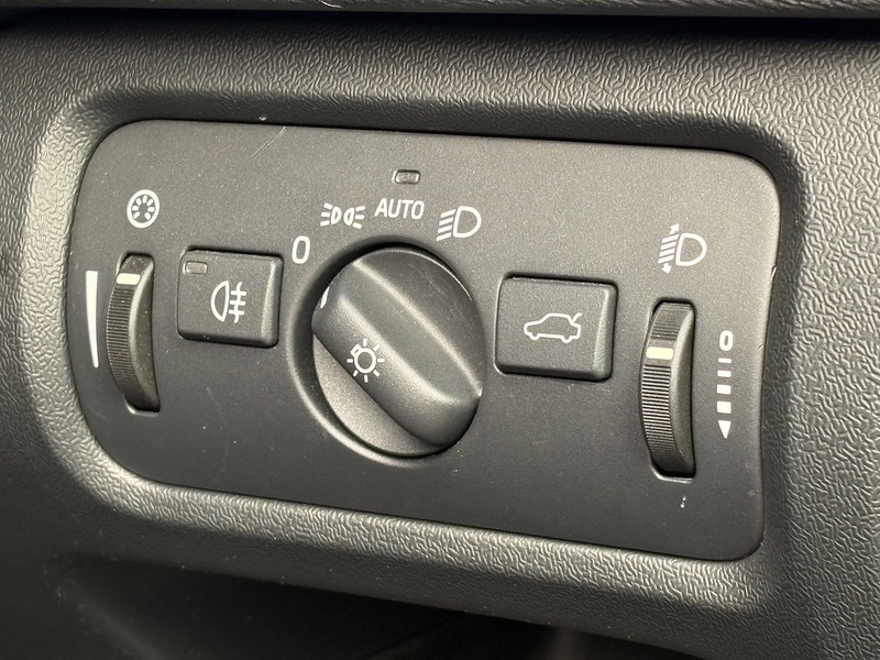 Used Volvo V40 2014 for sale - 77384813: Photo 36