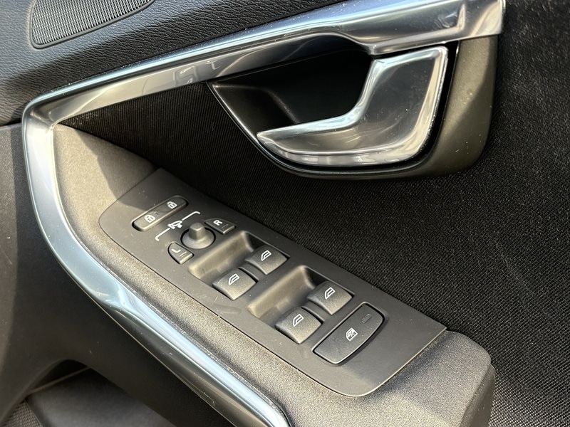 Used Volvo V40 2014 for sale - 77384813: Photo 37