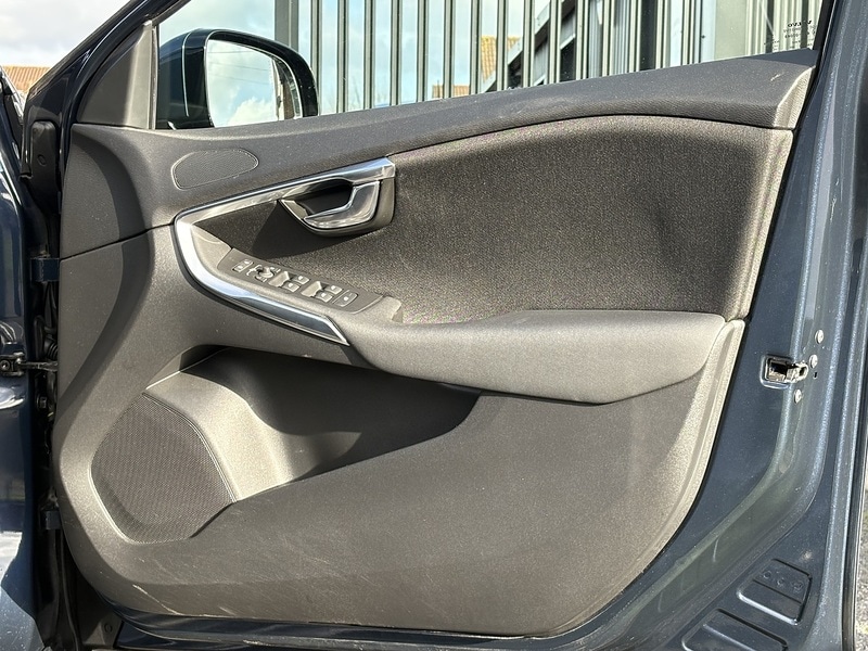 Used Volvo V40 2014 for sale - 77384813: Photo 38