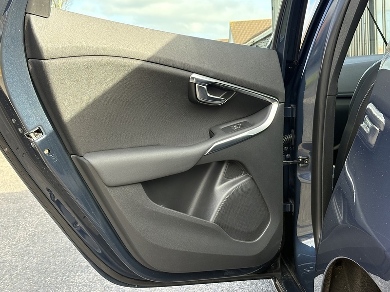 Used Volvo V40 2014 for sale - 77384813: Photo 40