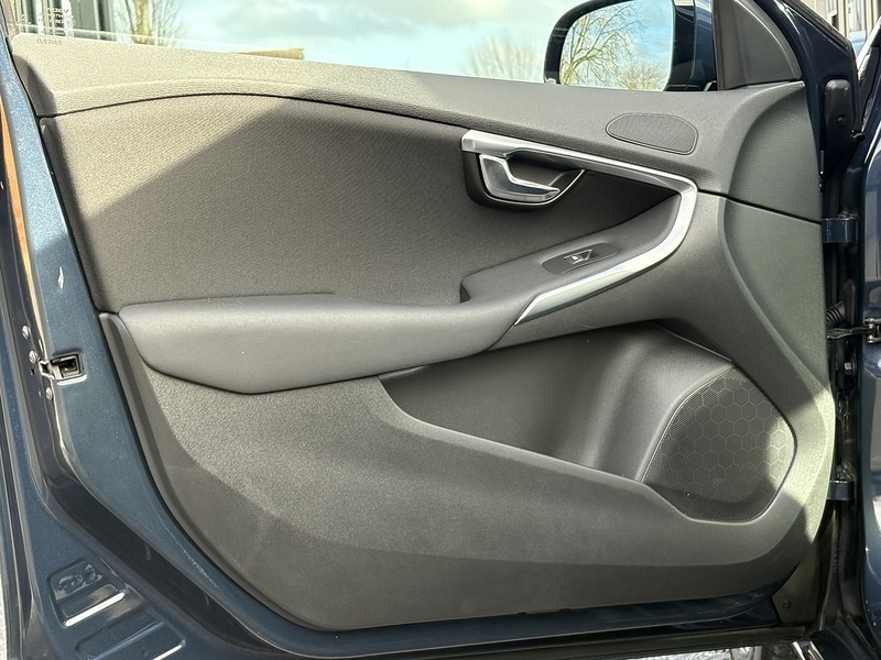 Used Volvo V40 2014 for sale - 77384813: Photo 41