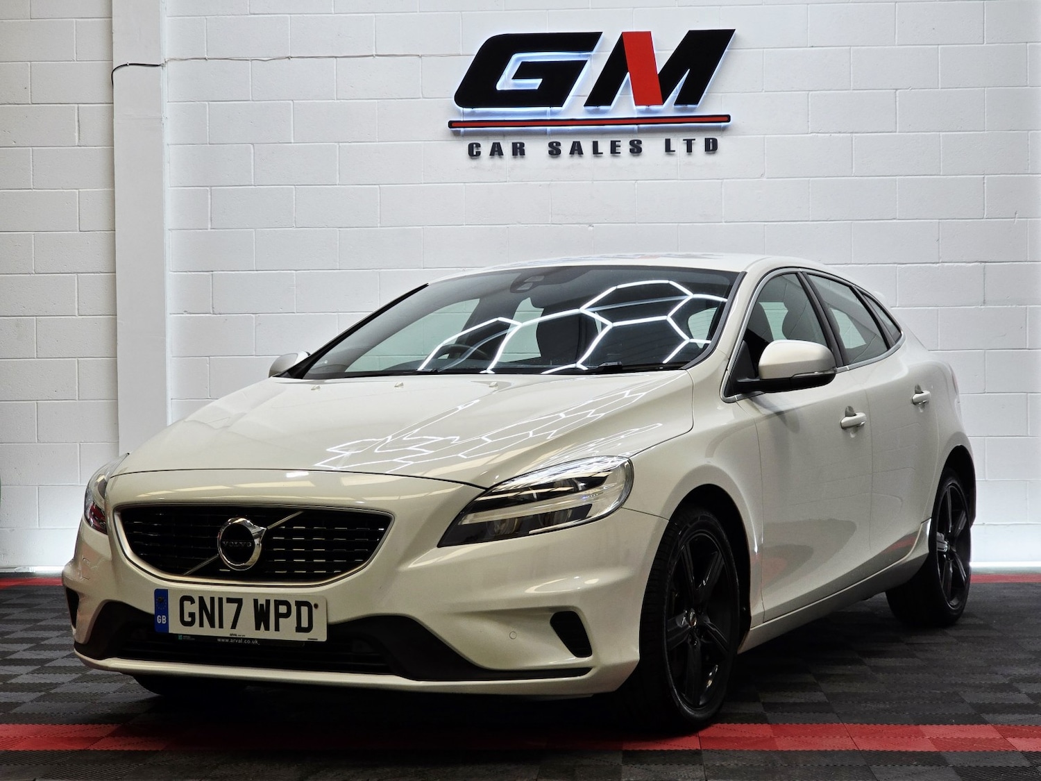 Used Volvo V40 2017 for sale - 78057132: Photo 1