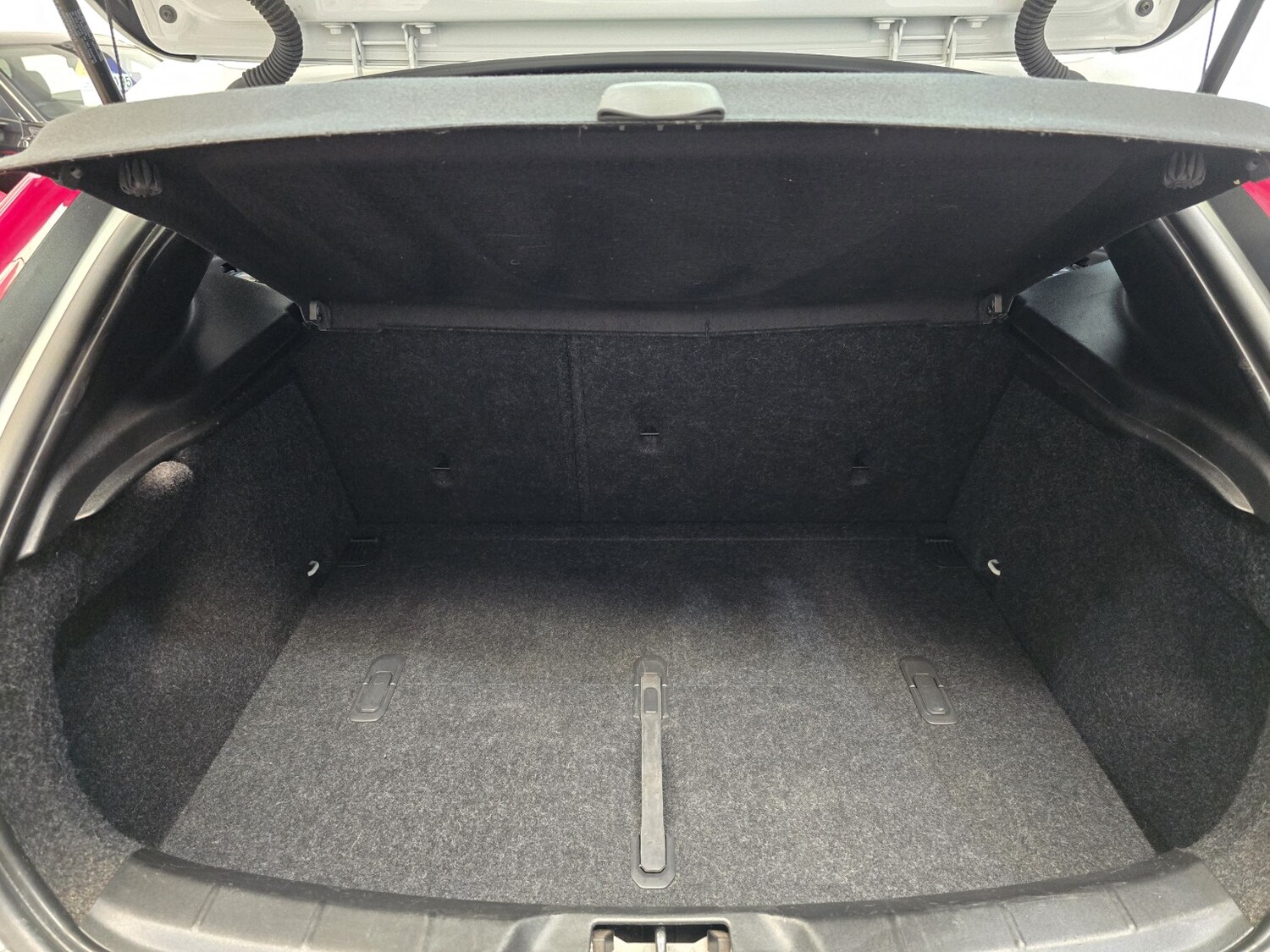 Used Volvo V40 2017 for sale - 78057132: Photo 24