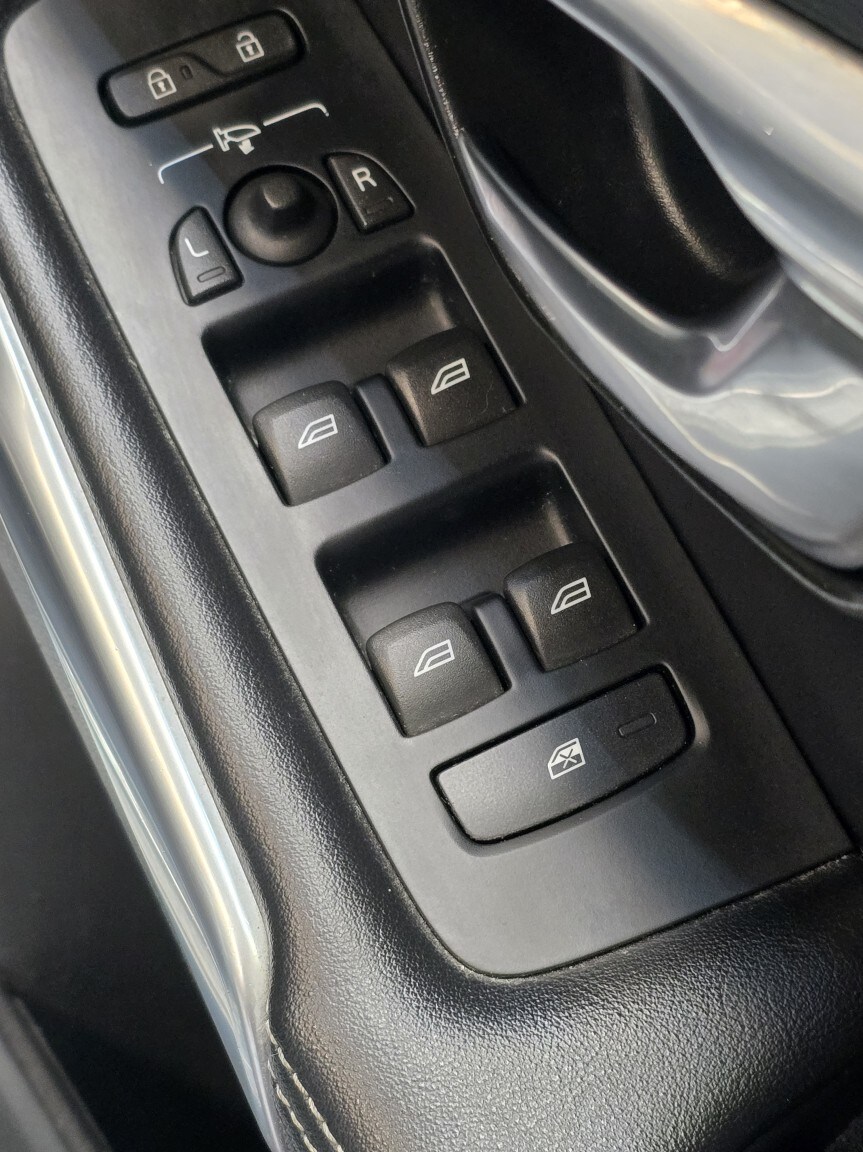 Used Volvo V40 2017 for sale - 78057132: Photo 27