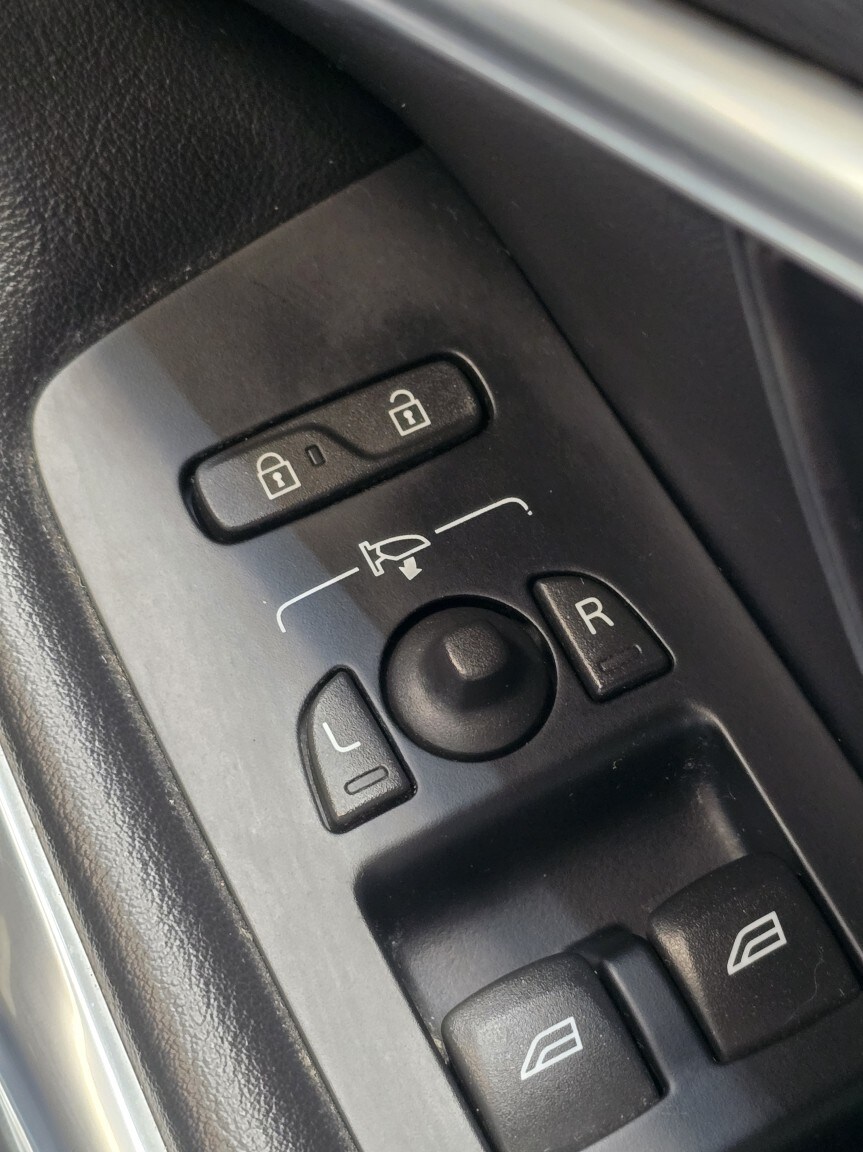 Used Volvo V40 2017 for sale - 78057132: Photo 28