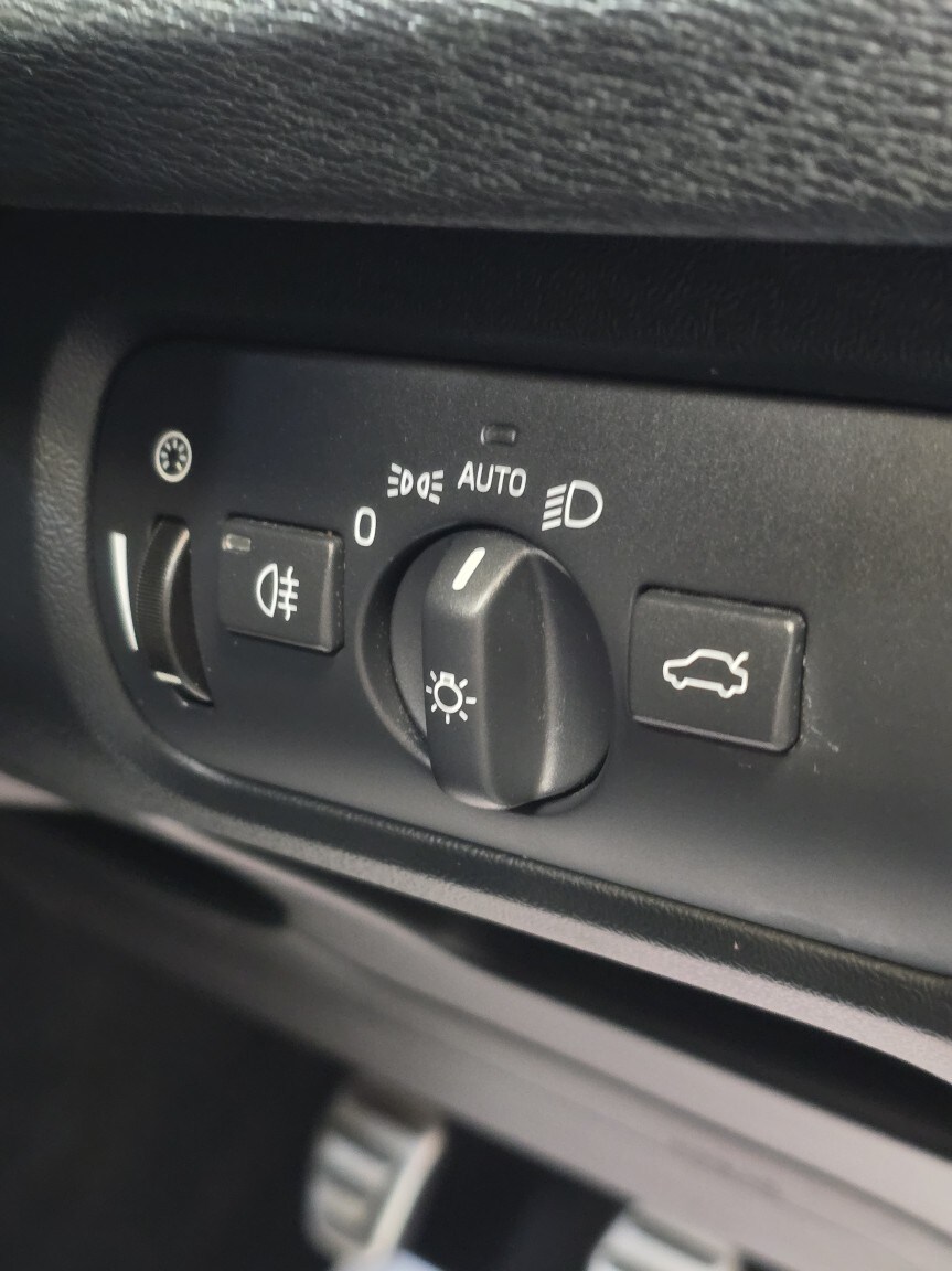 Used Volvo V40 2017 for sale - 78057132: Photo 31