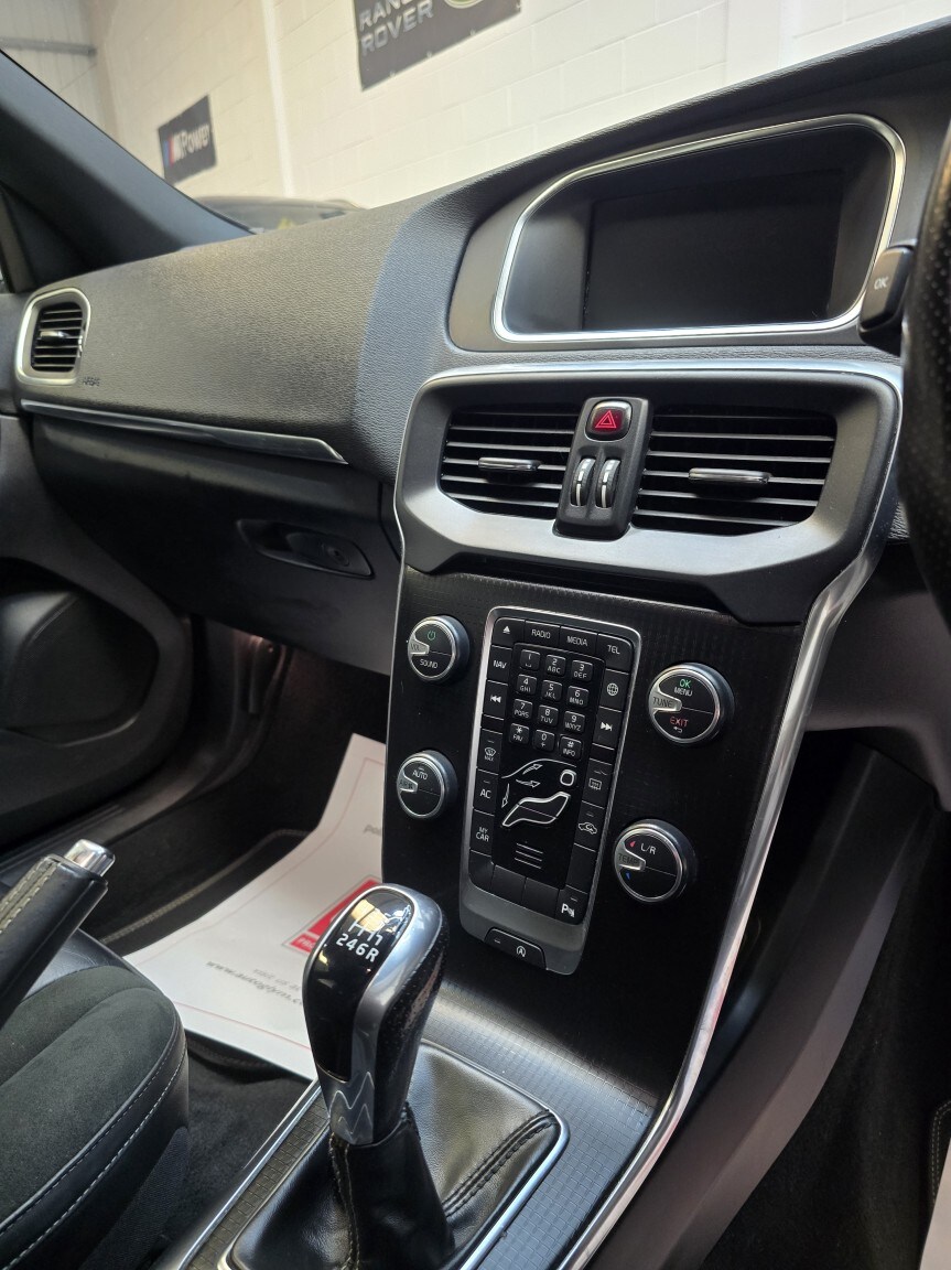 Used Volvo V40 2017 for sale - 78057132: Photo 37