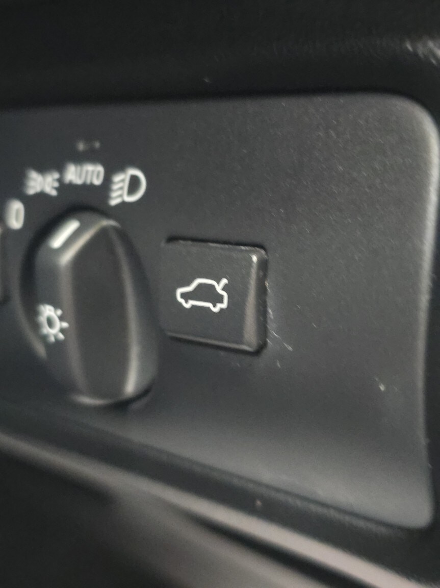 Used Volvo V40 2017 for sale - 78057132: Photo 39