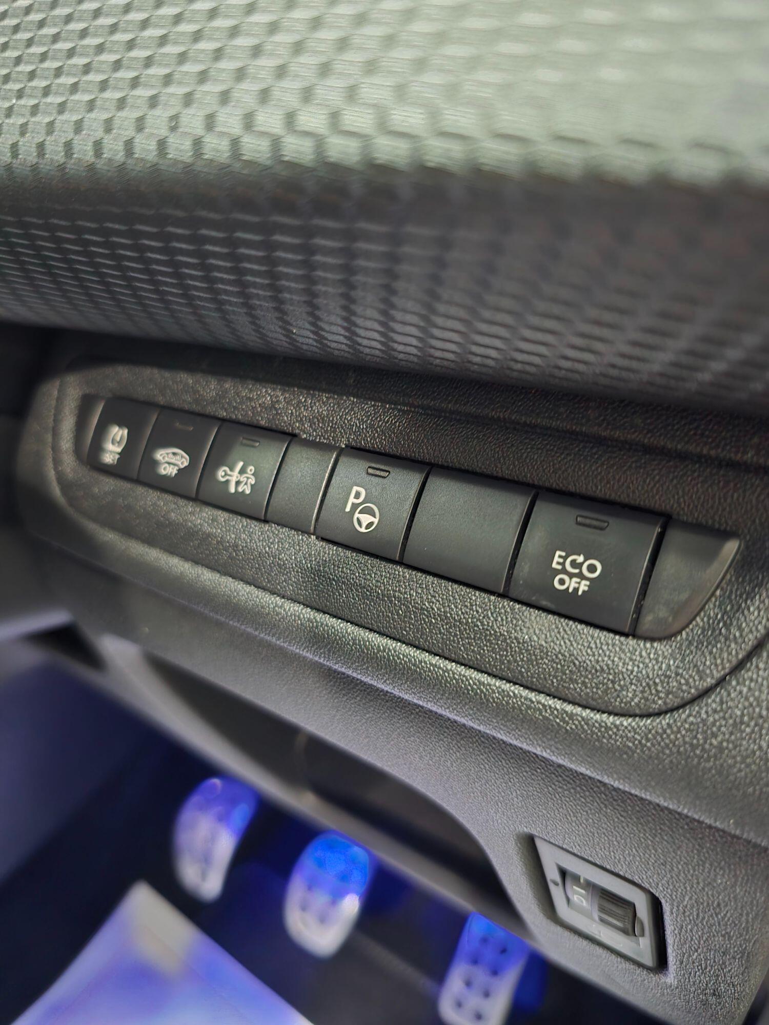 Used Peugeot 2008 2015 for sale - 76741253: Photo 30