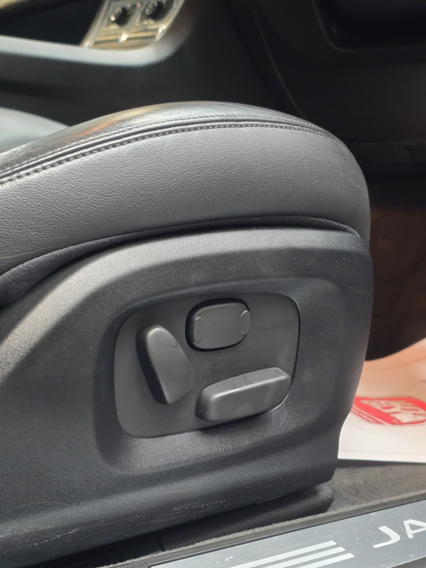 Used Jaguar XF 2014 for sale - 77135917: Photo 28