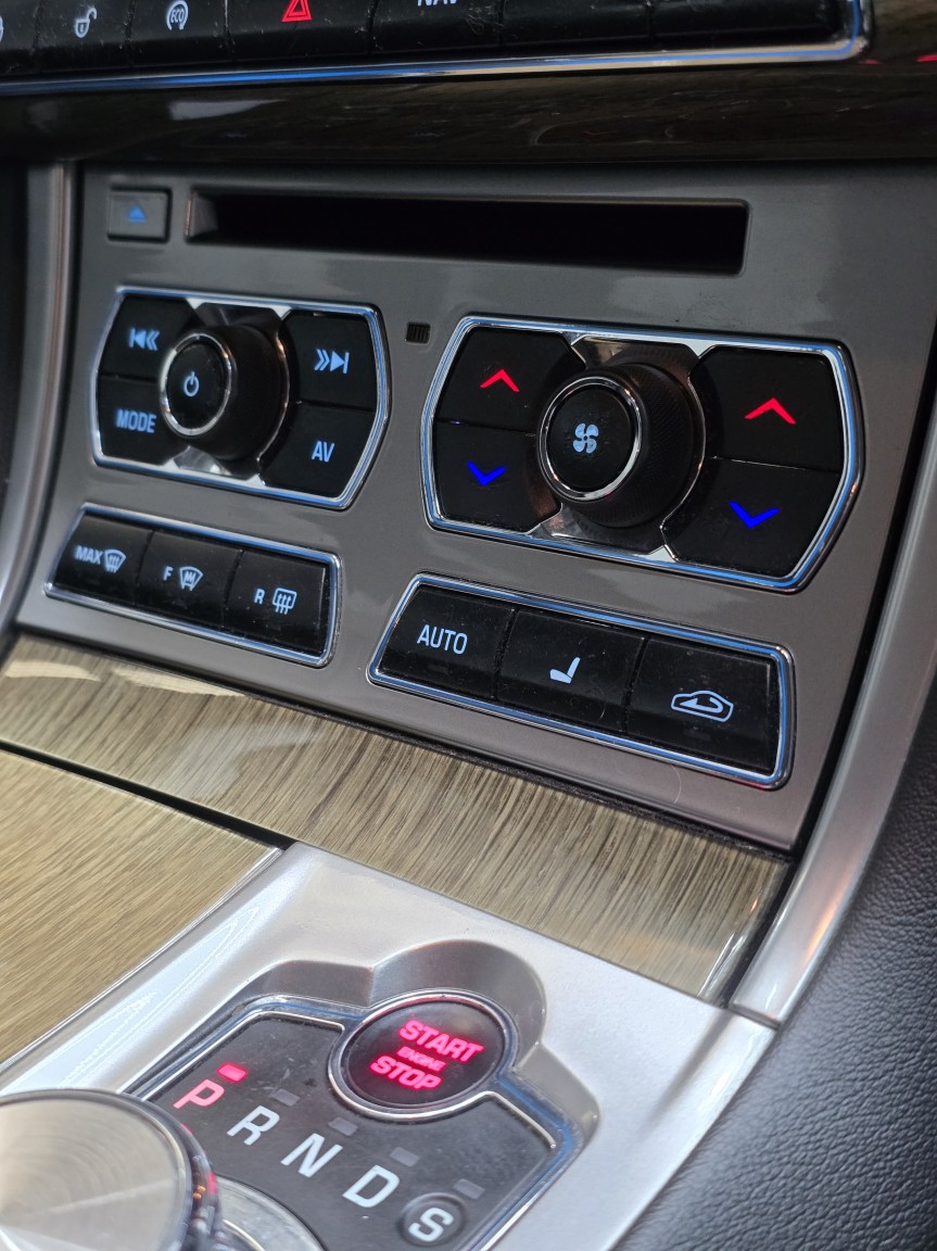 Used Jaguar XF 2014 for sale - 77135917: Photo 37