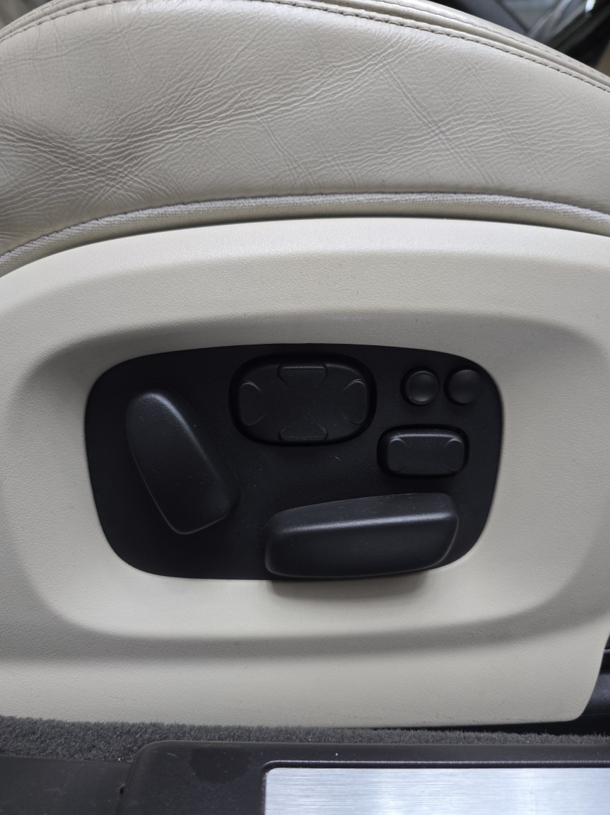 Used Jaguar XF 2015 for sale - 77213521: Photo 32