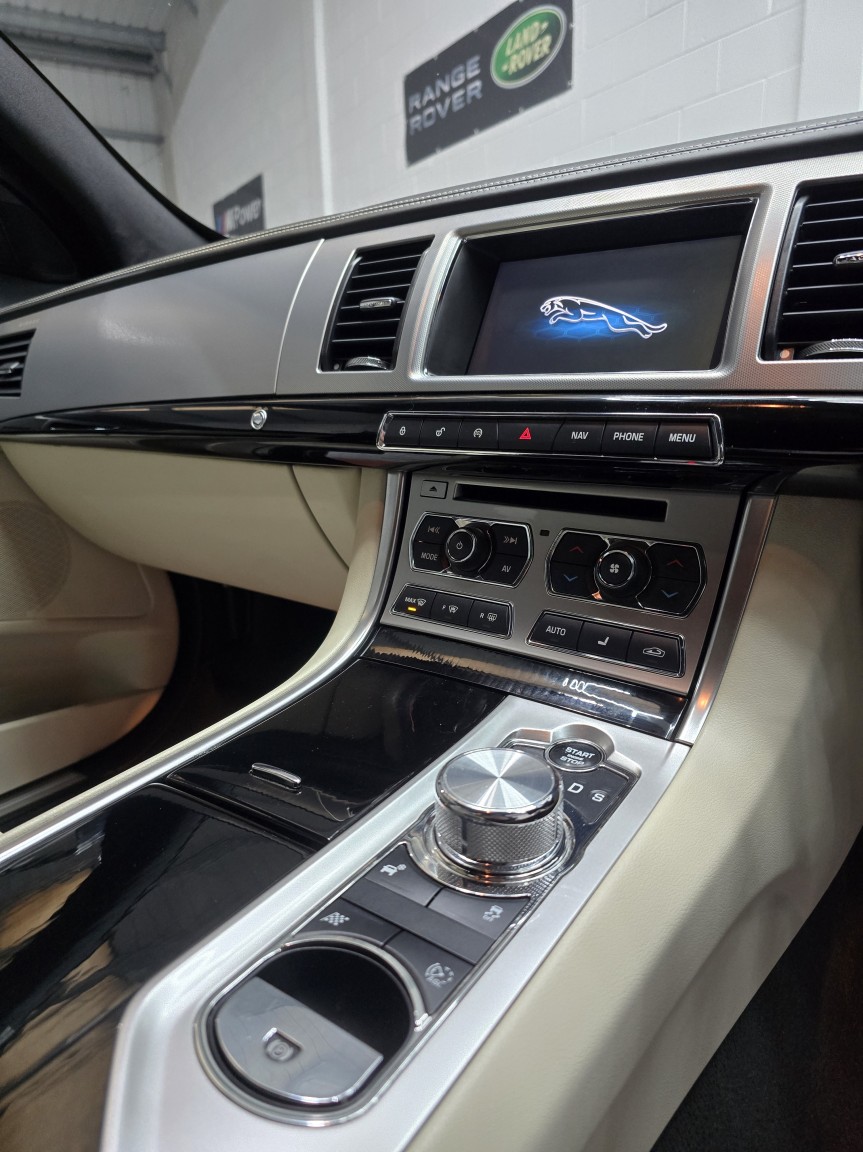 Used Jaguar XF 2015 for sale - 77213521: Photo 37