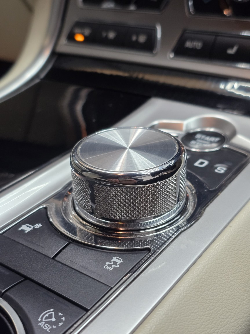 Used Jaguar XF 2015 for sale - 77213521: Photo 39