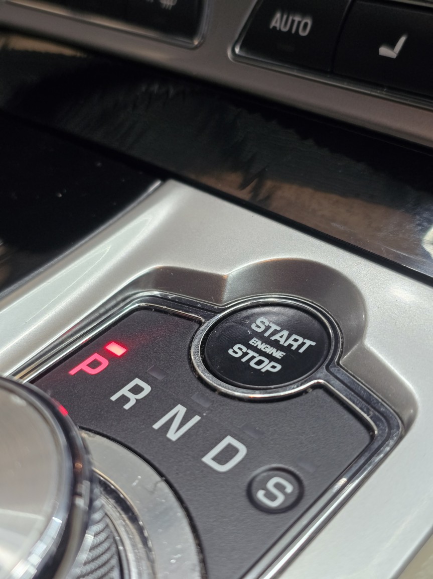 Used Jaguar XF 2015 for sale - 77213521: Photo 40