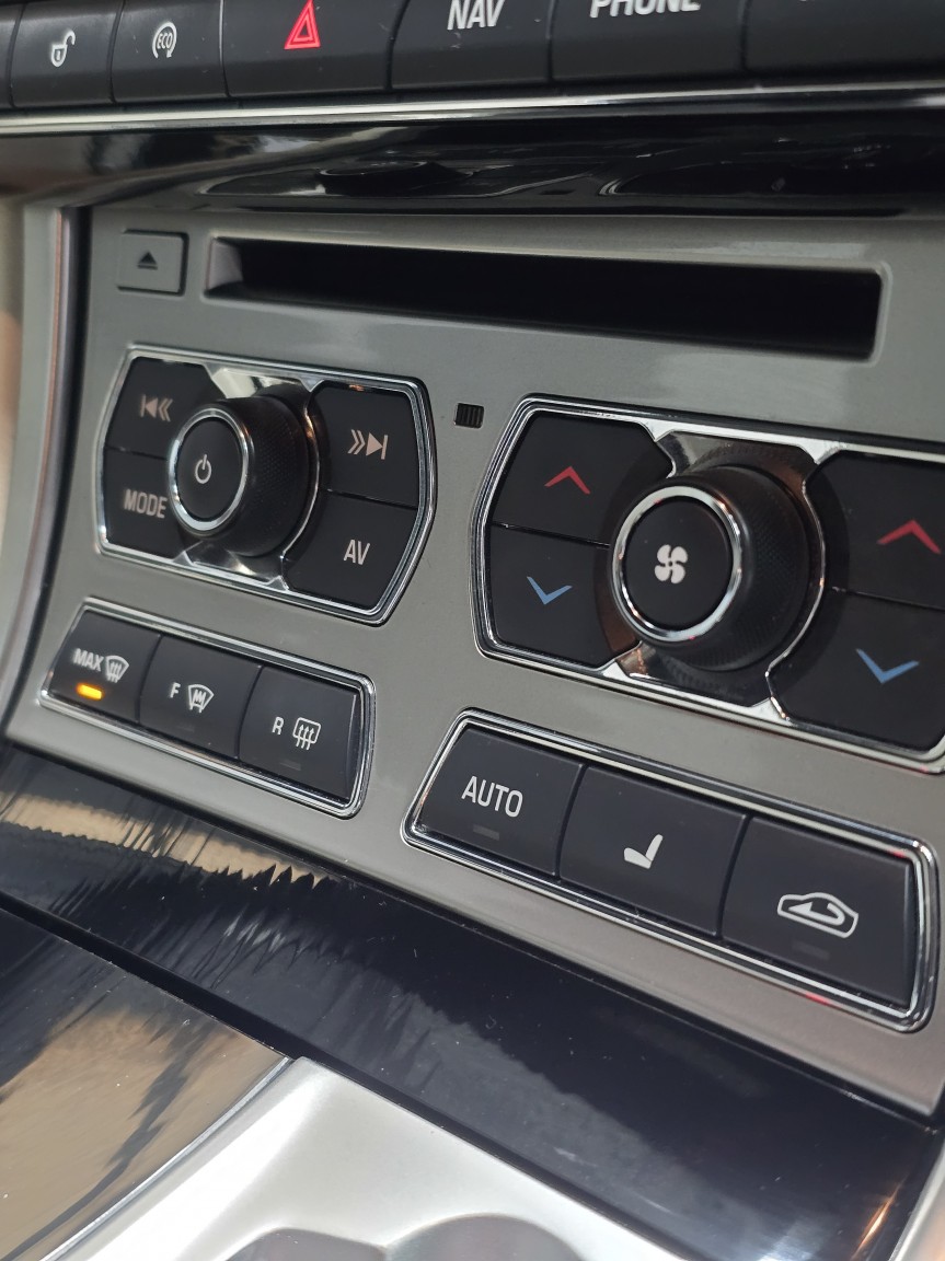 Used Jaguar XF 2015 for sale - 77213521: Photo 41