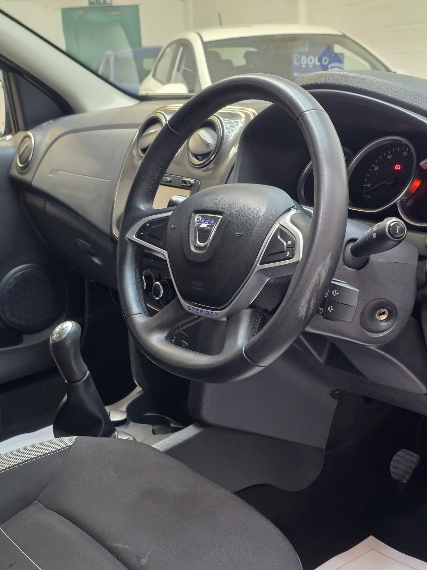 Used Dacia Sandero Stepway 2017 for sale - 77977002: Photo 30