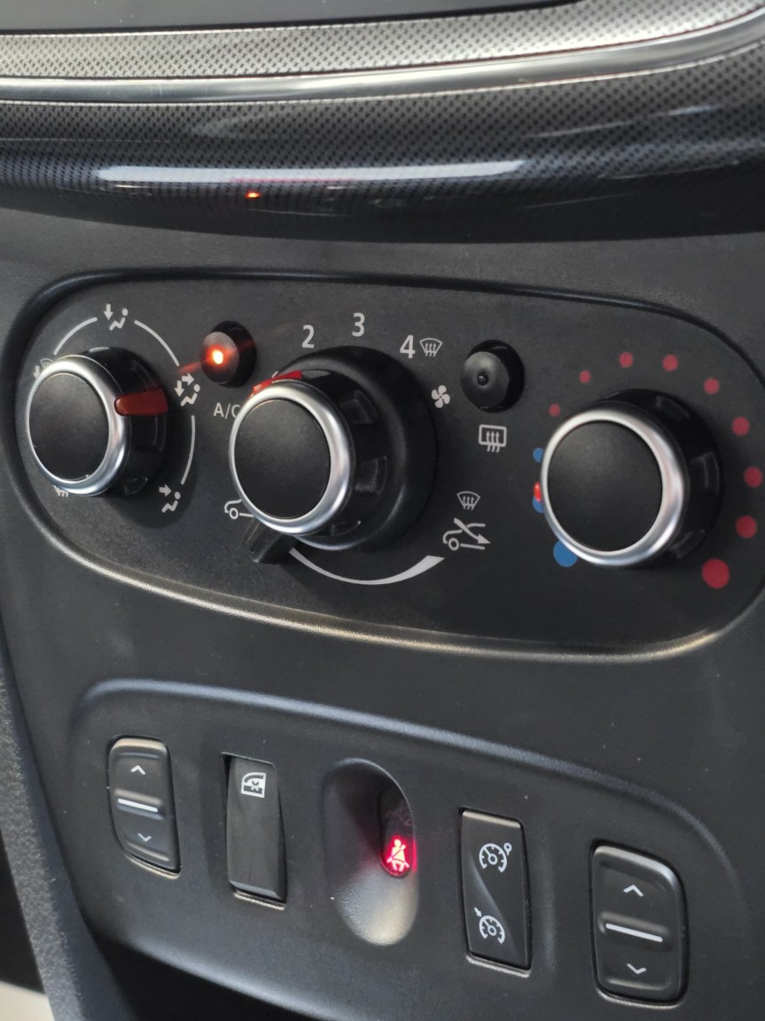 Used Dacia Sandero Stepway 2017 for sale - 77977002: Photo 39