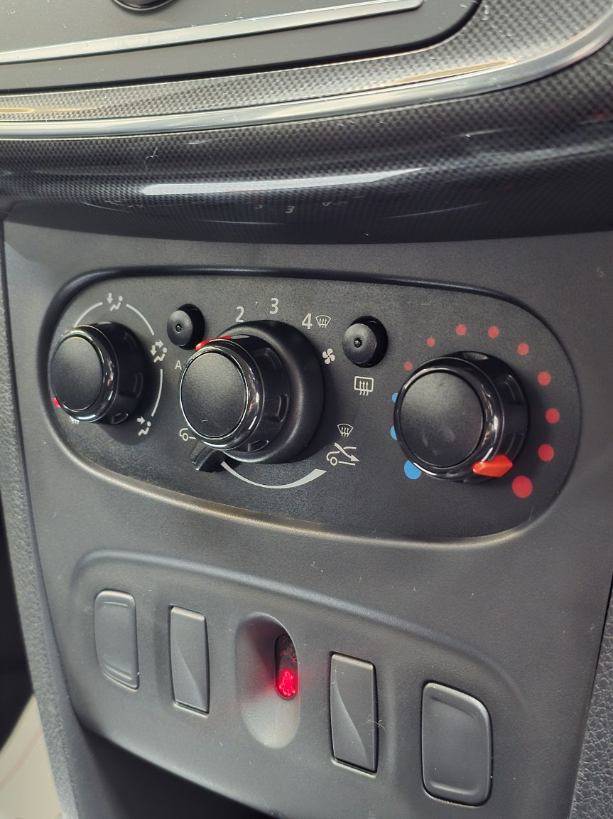 Used Dacia Sandero 2018 for sale - 77632428: Photo 27