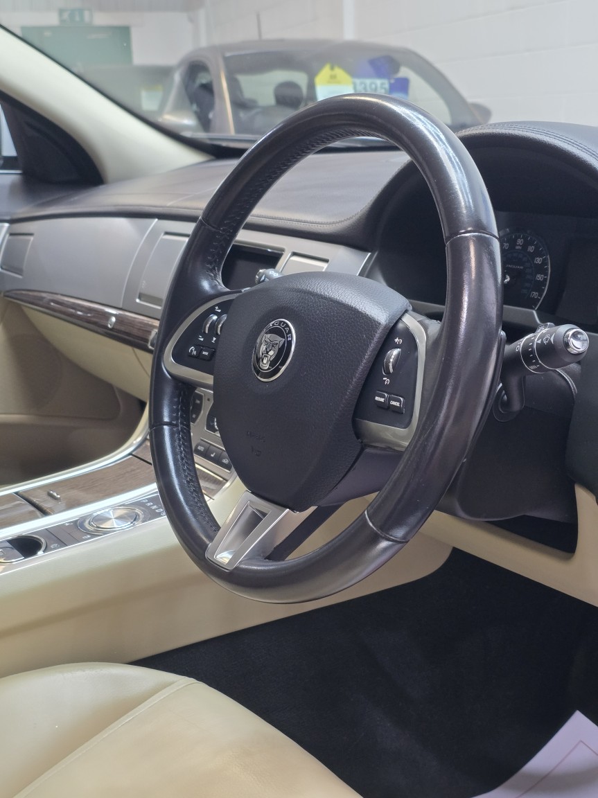 Used Jaguar XF 2015 for sale - 78182828: Photo 28