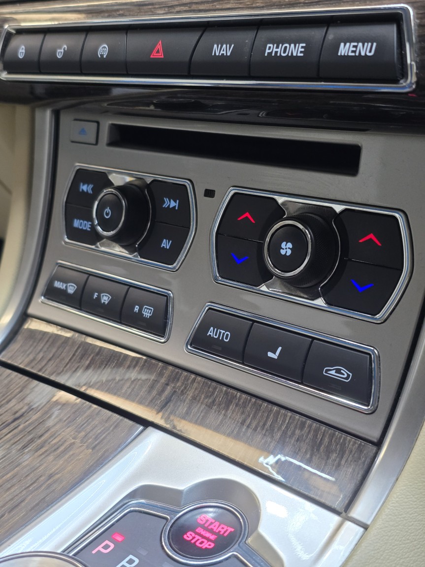 Used Jaguar XF 2015 for sale - 78182828: Photo 36