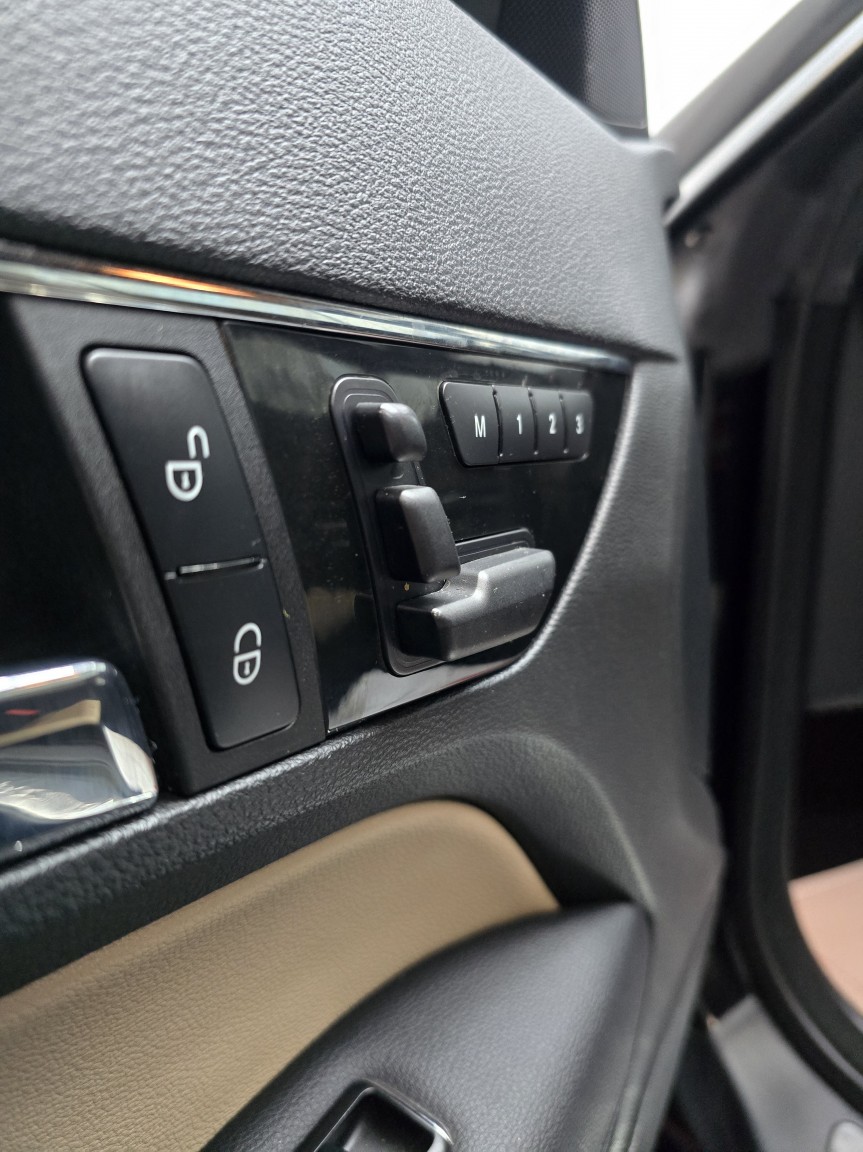 Used Mercedes-Benz E Class 2010 for sale - 76855370: Photo 17