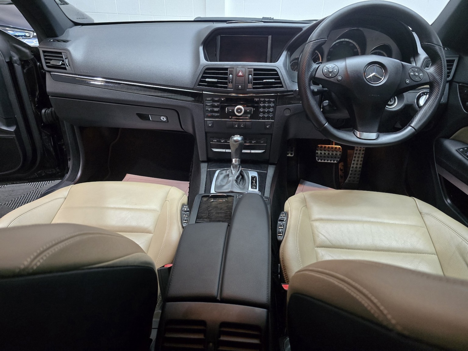 Used Mercedes-Benz E Class 2010 for sale - 76855370: Photo 21