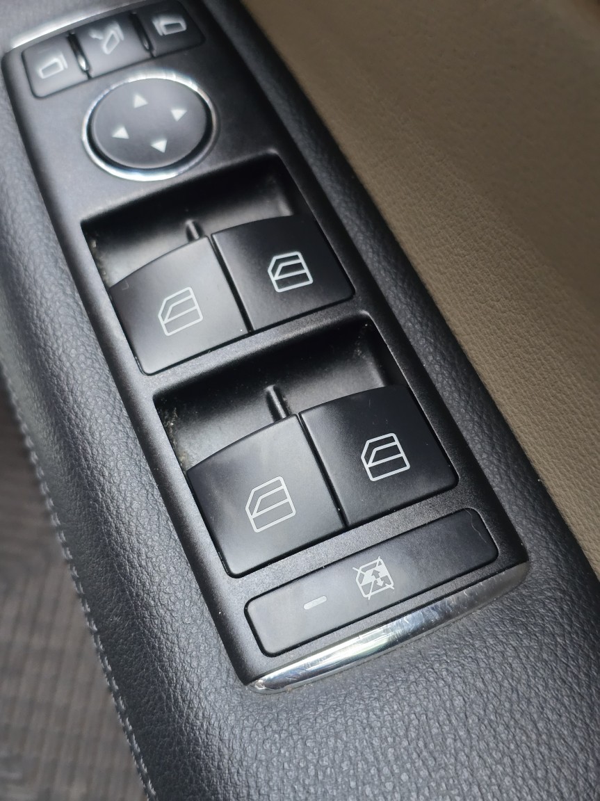 Used Mercedes-Benz E Class 2010 for sale - 76855370: Photo 23