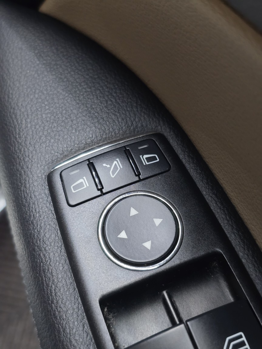 Used Mercedes-Benz E Class 2010 for sale - 76855370: Photo 24