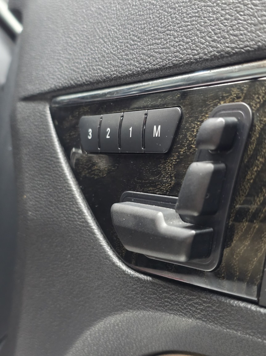 Used Mercedes-Benz E Class 2010 for sale - 76855370: Photo 25