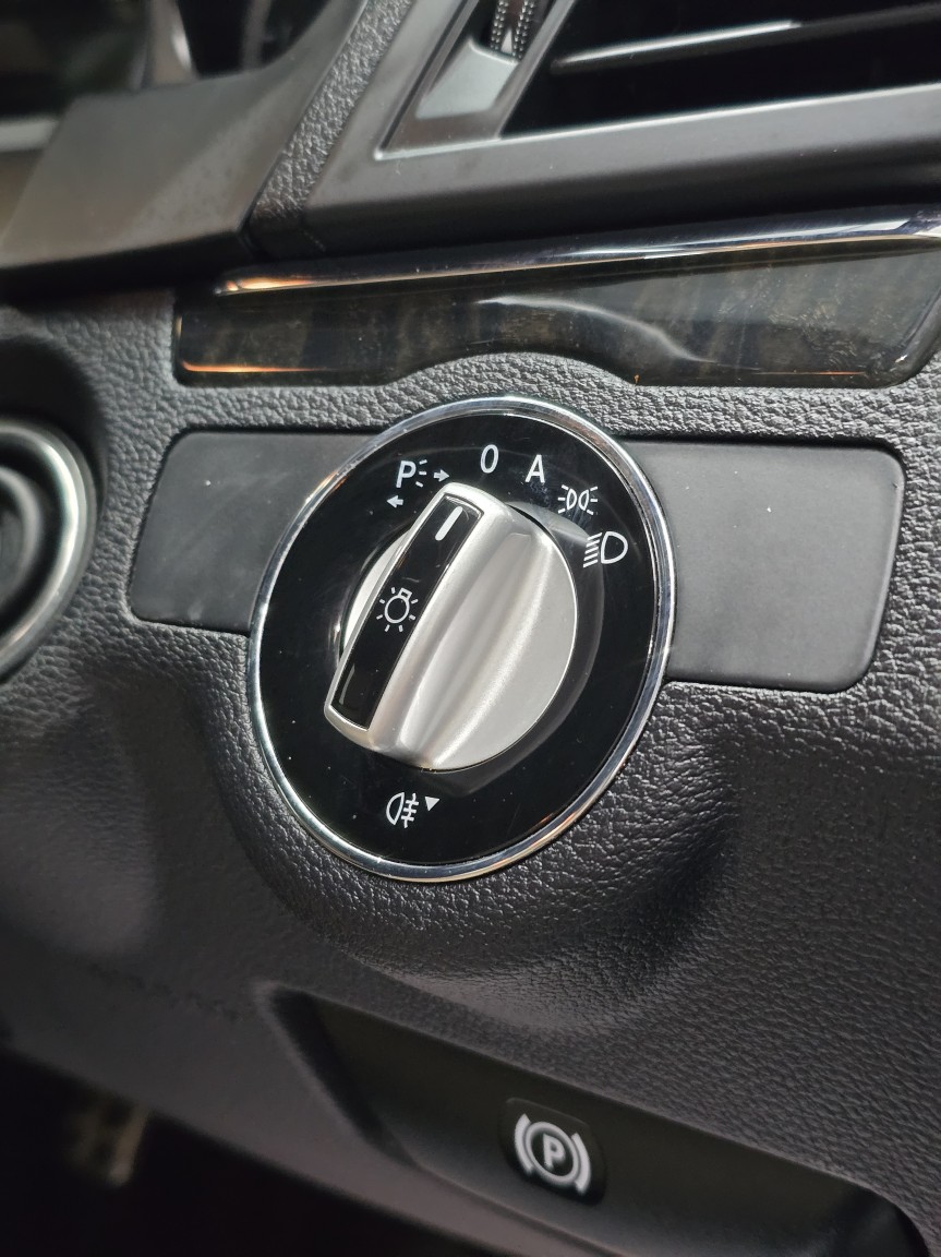 Used Mercedes-Benz E Class 2010 for sale - 76855370: Photo 26