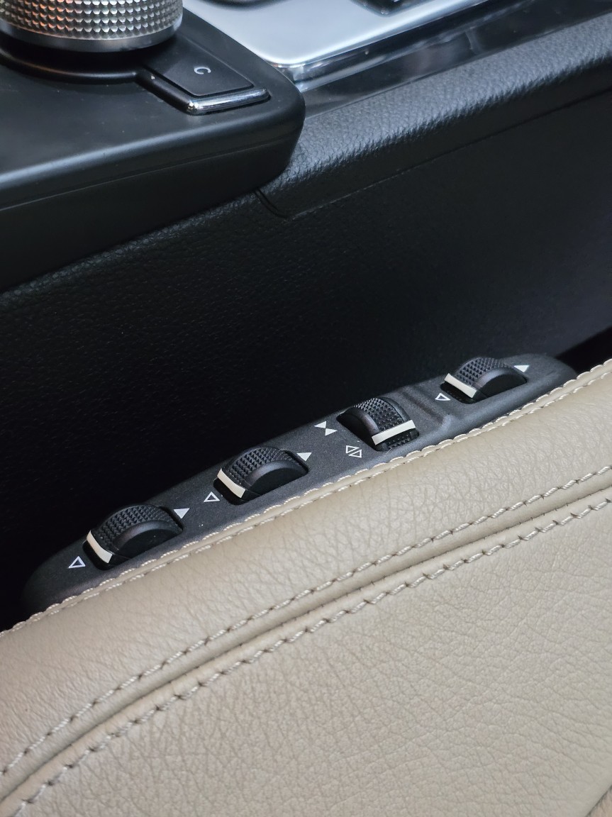 Used Mercedes-Benz E Class 2010 for sale - 76855370: Photo 28