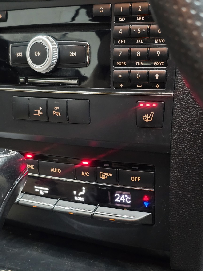 Used Mercedes-Benz E Class 2010 for sale - 76855370: Photo 33