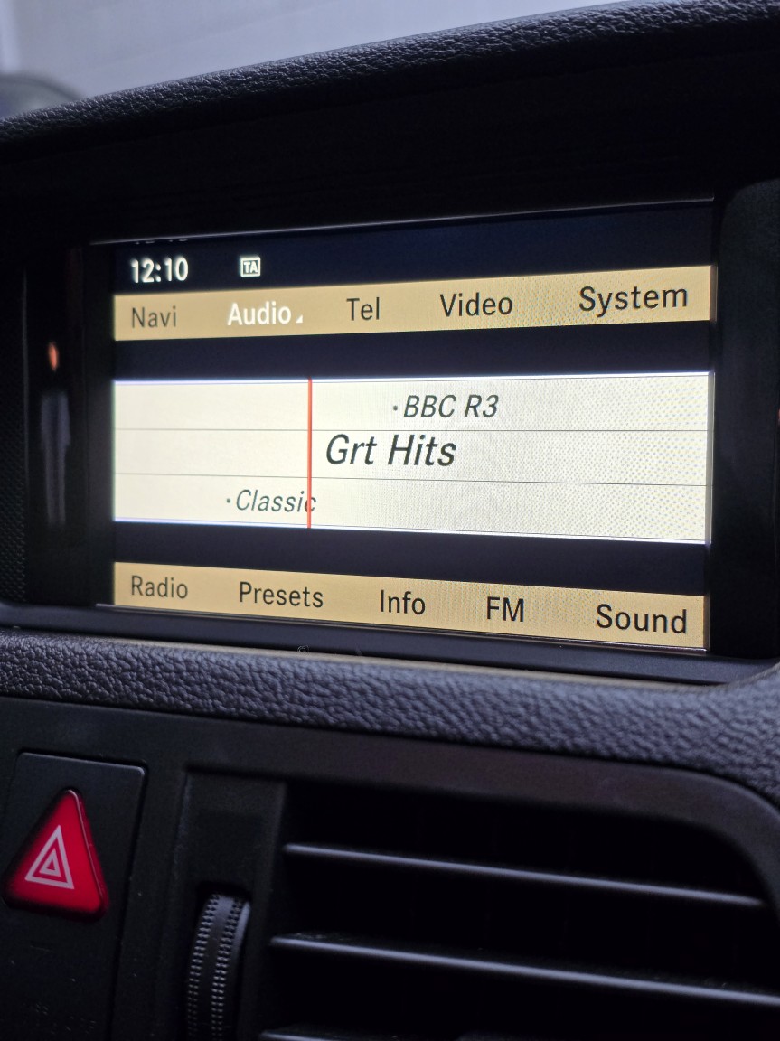 Used Mercedes-Benz E Class 2010 for sale - 76855370: Photo 35