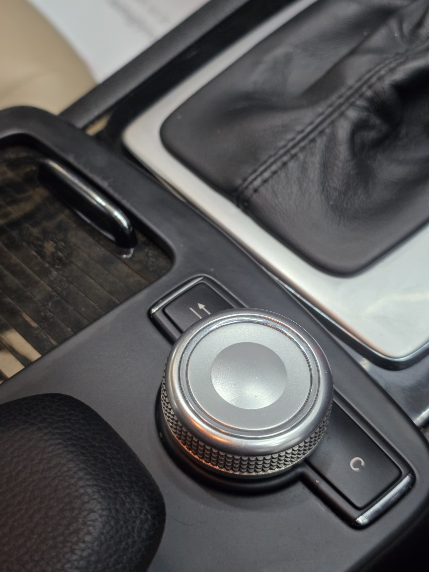 Used Mercedes-Benz E Class 2010 for sale - 76855370: Photo 36