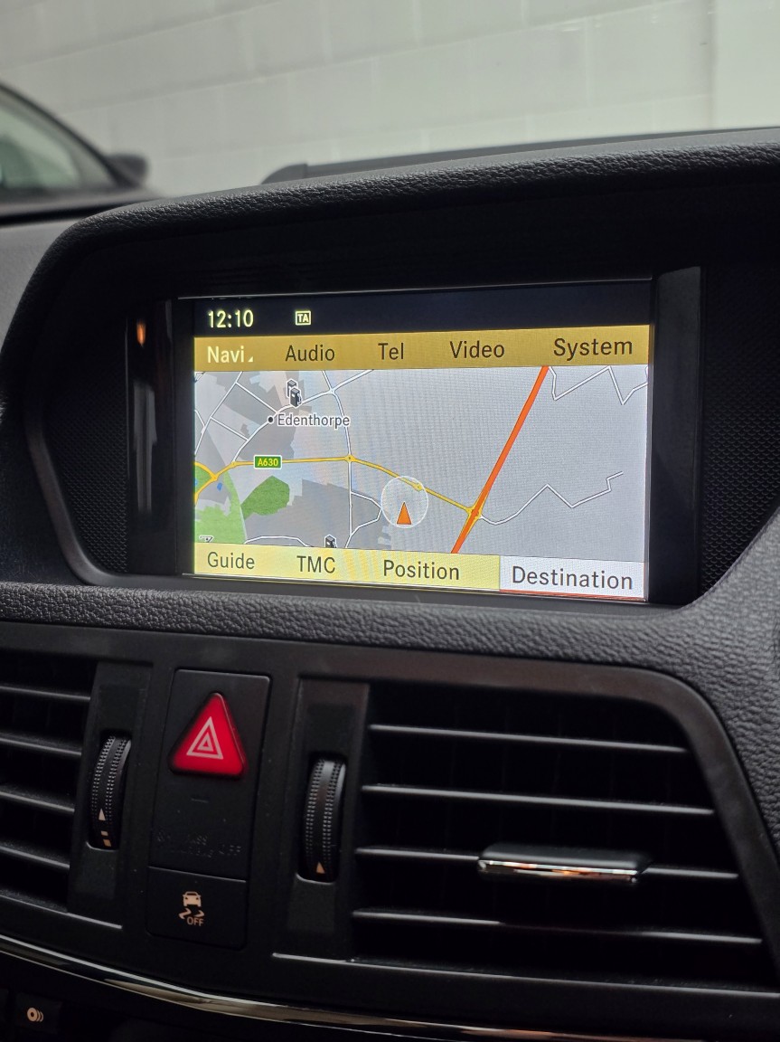 Used Mercedes-Benz E Class 2010 for sale - 76855370: Photo 37