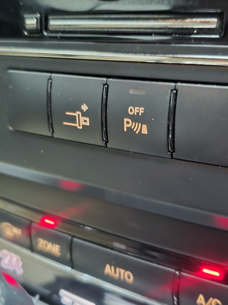 Used Mercedes-Benz E Class 2010 for sale - 76855370: Photo 40