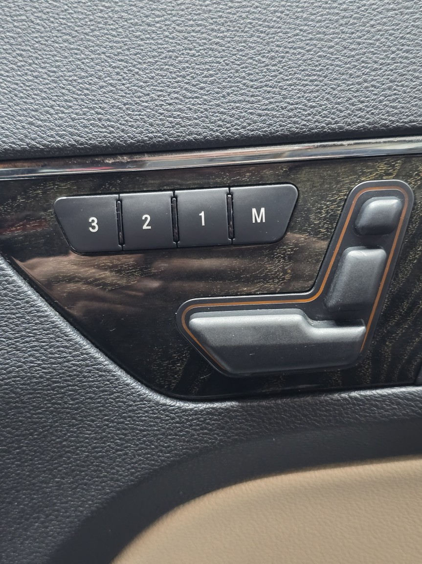 Used Mercedes-Benz E Class 2010 for sale - 76855370: Photo 41