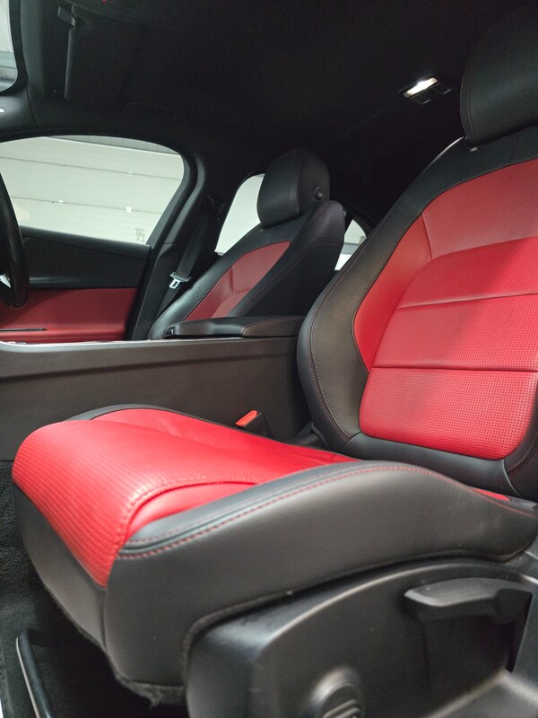 Used Jaguar XE 2015 for sale - 76275931: Photo 19