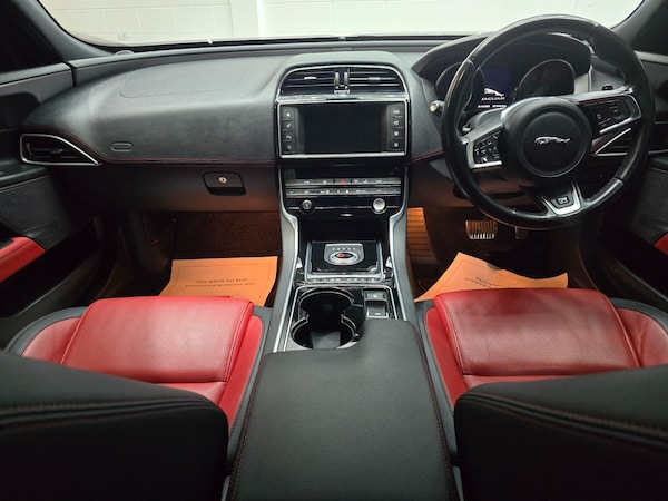 Used Jaguar XE 2015 for sale - 76275931: Photo 21