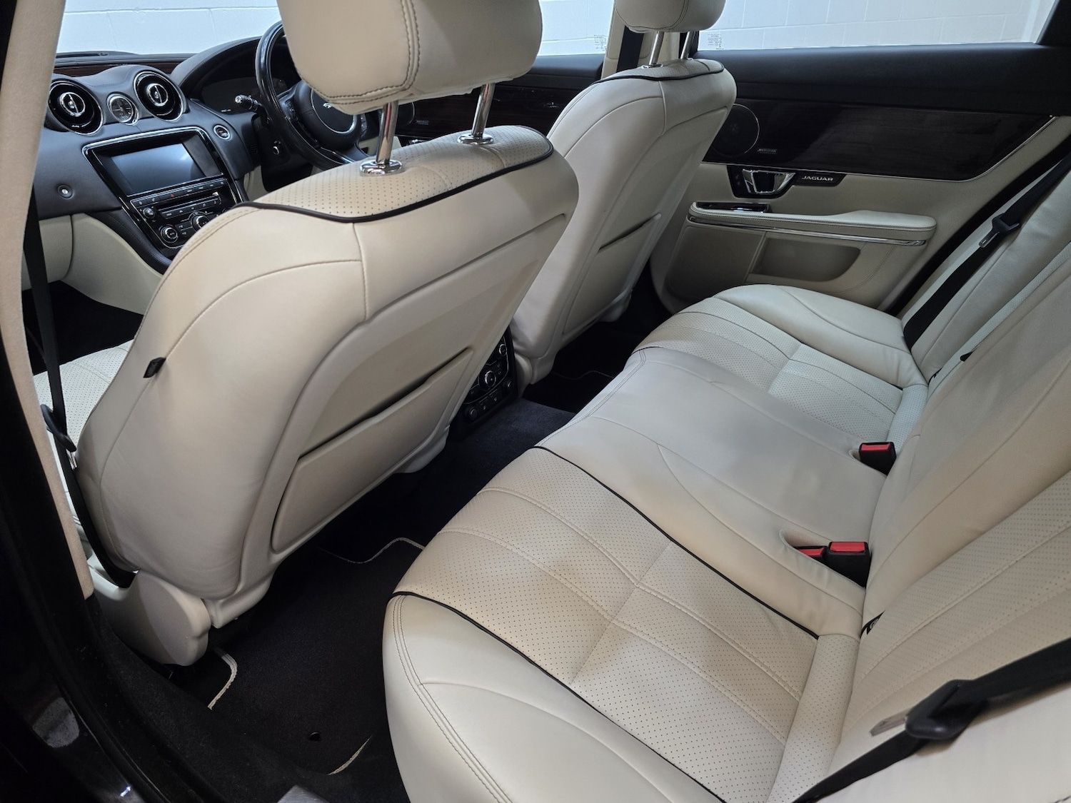 Used Jaguar XJ 2015 for sale - 77643702: Photo 24