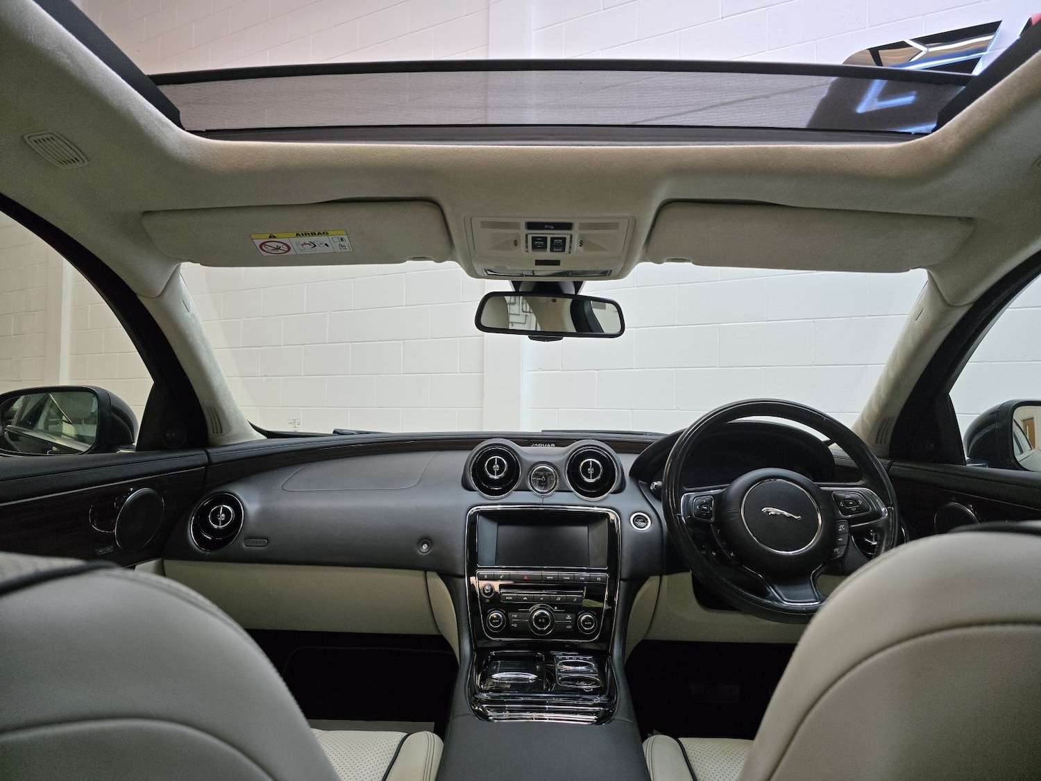 Used Jaguar XJ 2015 for sale - 77643702: Photo 25