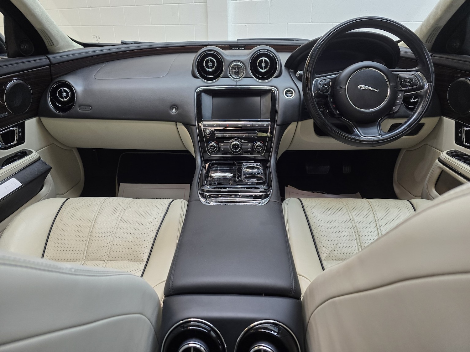 Used Jaguar XJ 2015 for sale - 77643702: Photo 26