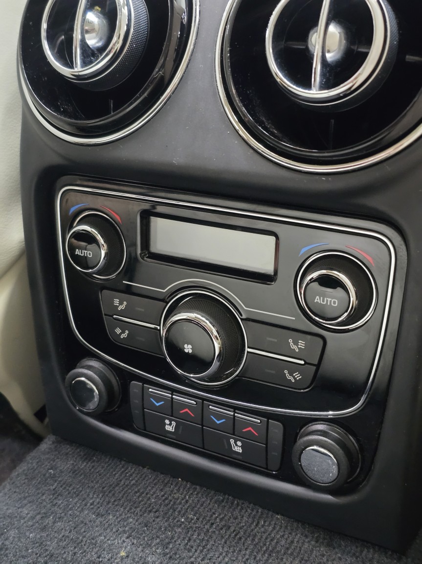 Used Jaguar XJ 2015 for sale - 77643702: Photo 28