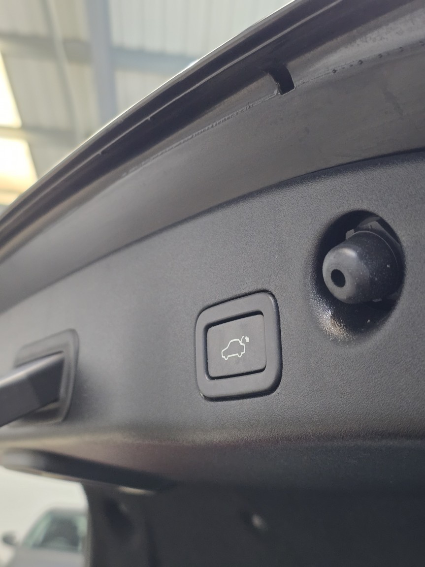 Used Jaguar XJ 2015 for sale - 77643702: Photo 31