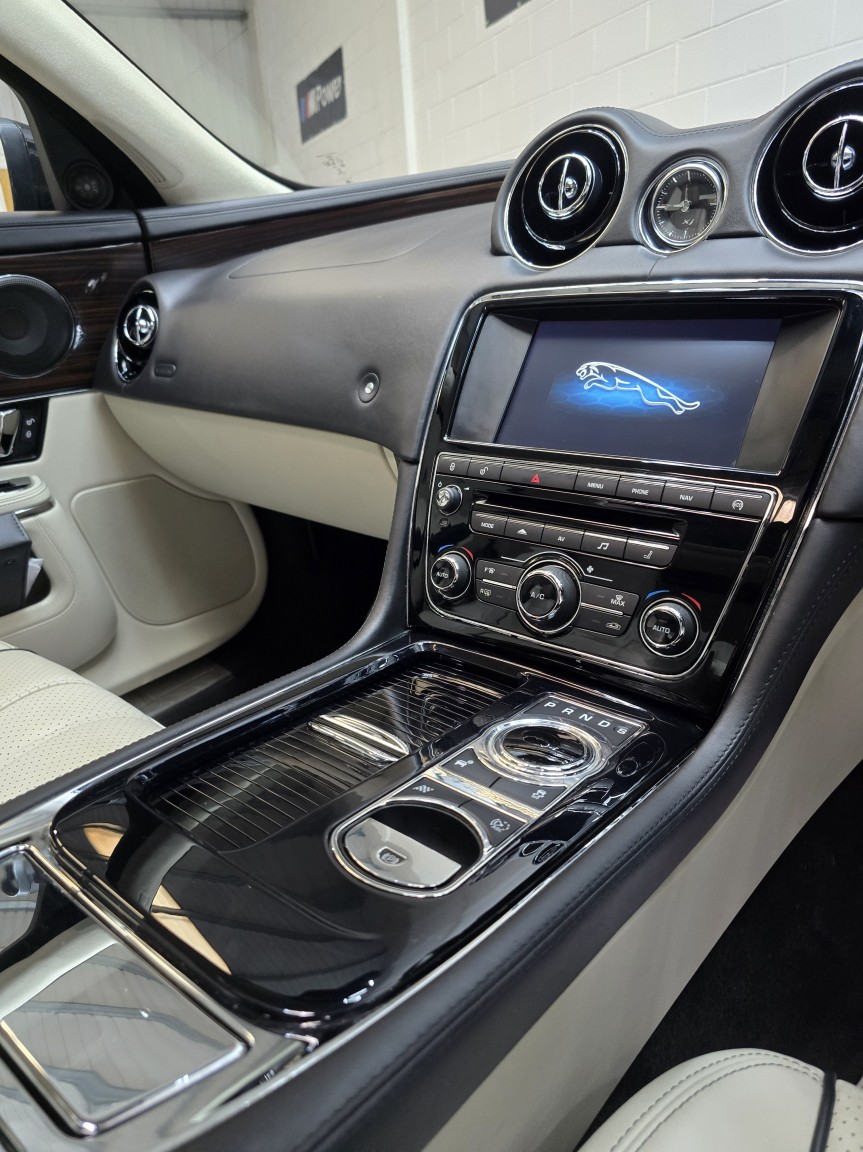 Used Jaguar XJ 2015 for sale - 77643702: Photo 43